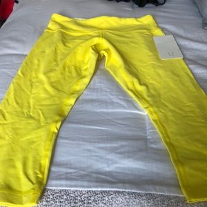 Lulu lemon crop workout pants